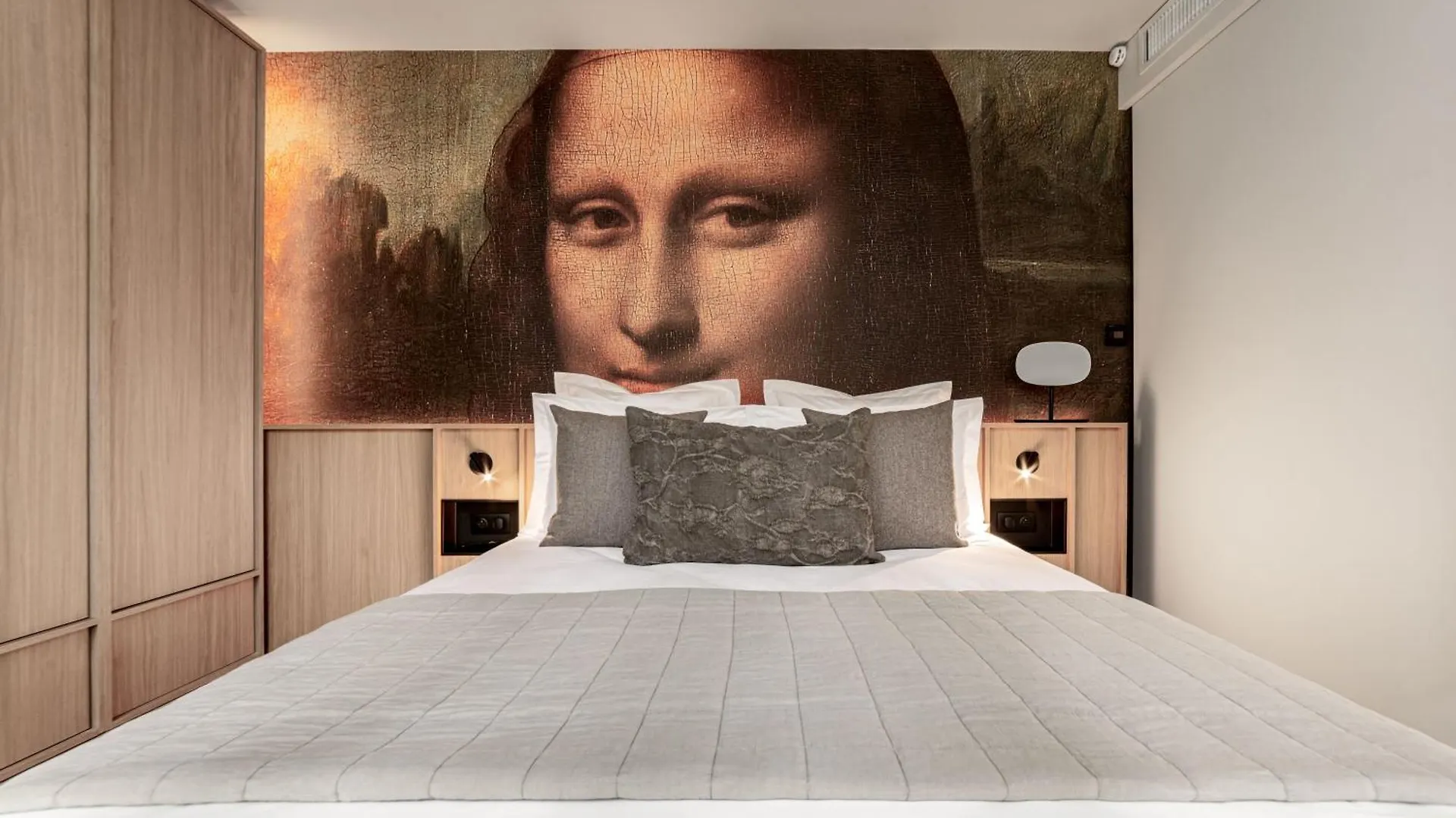 Apartment Luxury Residence In Old Marais, 3 Bedroom Patio, Sauna, Fitness Room, Ac Paris France
