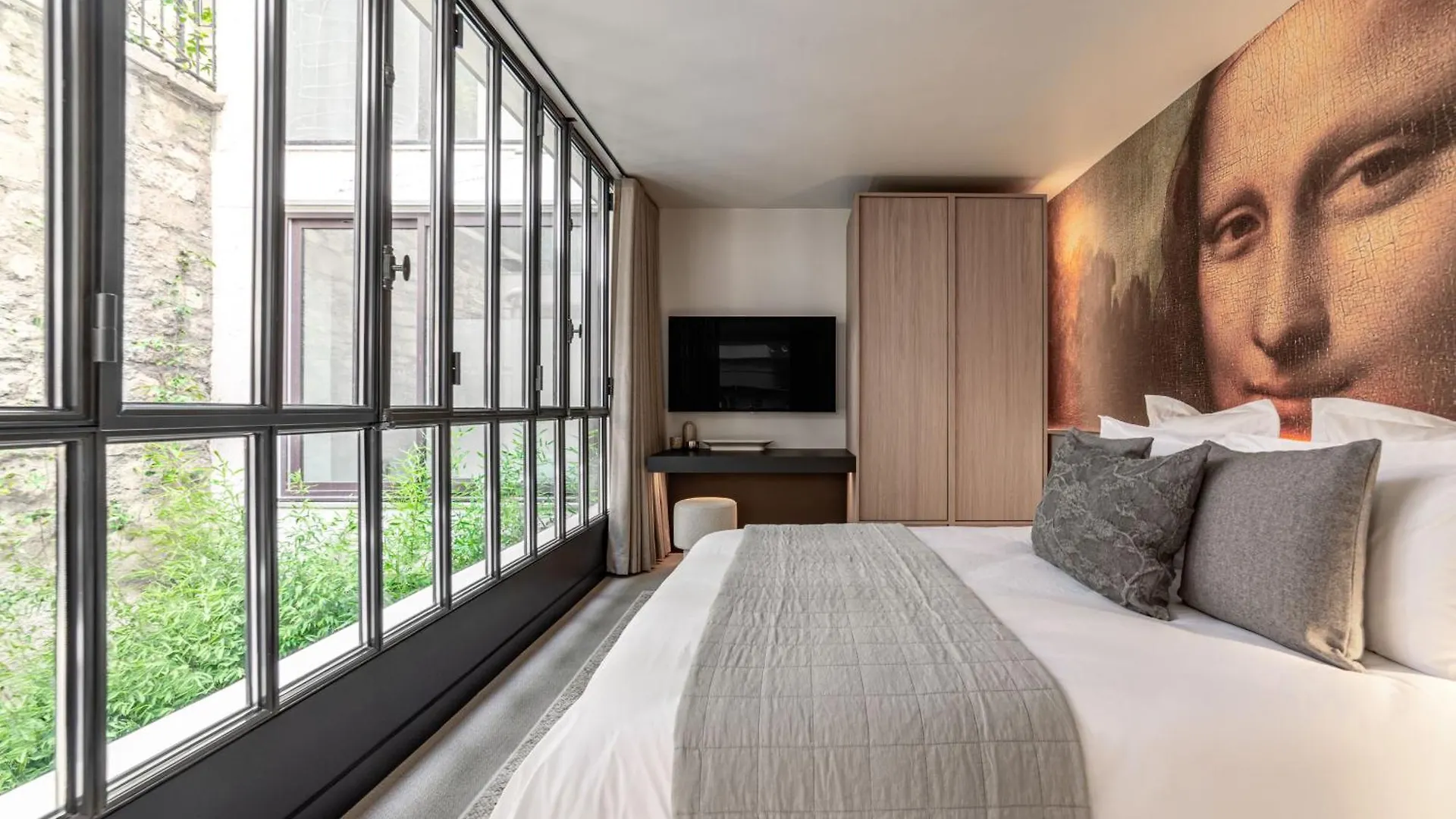 Apartment Luxury Residence In Old Marais, 3 Bedroom Patio, Sauna, Fitness Room, Ac Paris