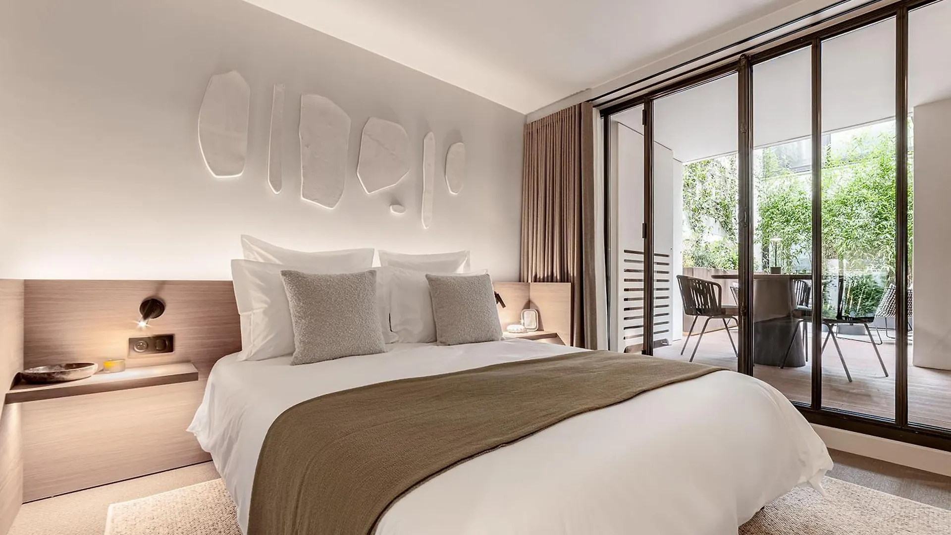 Apartment Luxury Residence In Old Marais, 3 Bedroom Patio, Sauna, Fitness Room, Ac Paris