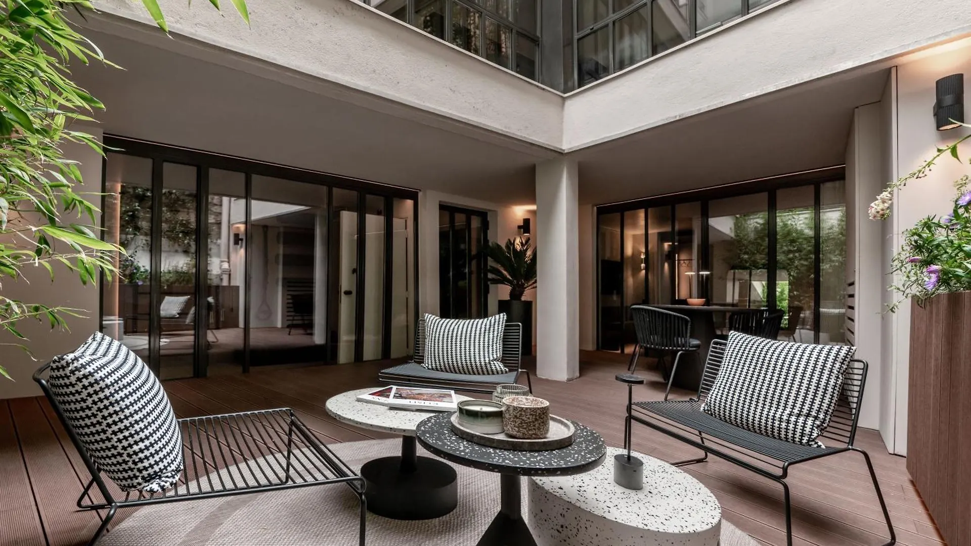 Apartment Luxury Residence In Old Marais, 3 Bedroom Patio, Sauna, Fitness Room, Ac Paris France